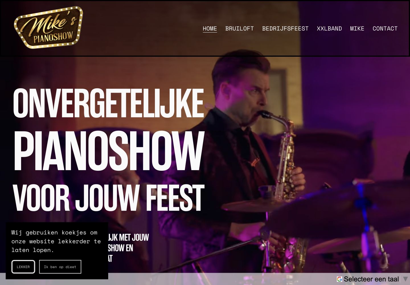 Screenshot van website voor Mike's Pianoshow, homepage met saxofonist